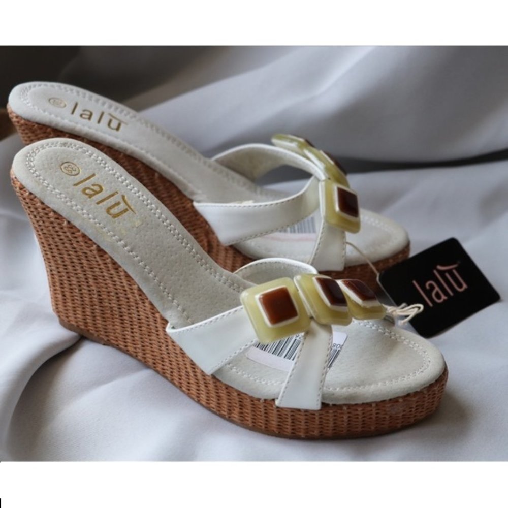 NWT LALU Italian Leather Wedge